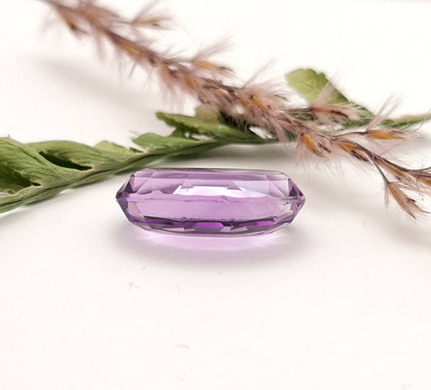 Echter facettierter Amethyst oval violett lila 17,9x11,3mm 9,3ct (Nr.740)