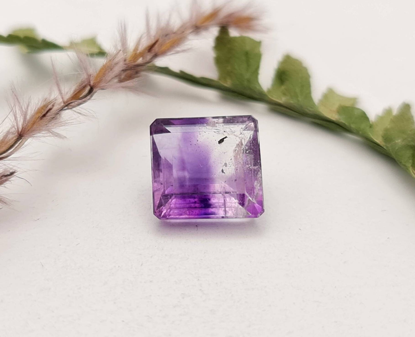 Echter facettierter Amethyst bicolor, rechteck violett weiss 11x10,8mm 6,47ct (Nr.757)