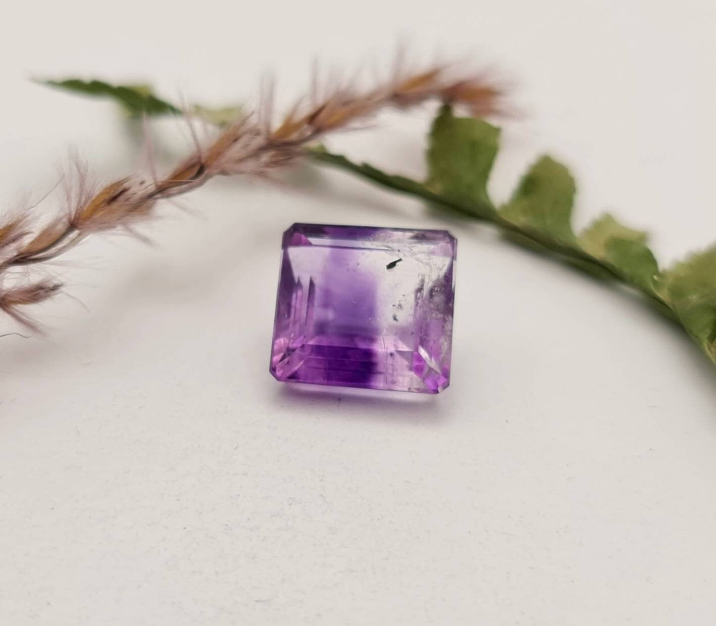 Echter facettierter Amethyst bicolor, rechteck violett weiss 11x10,8mm 6,47ct (Nr.757)