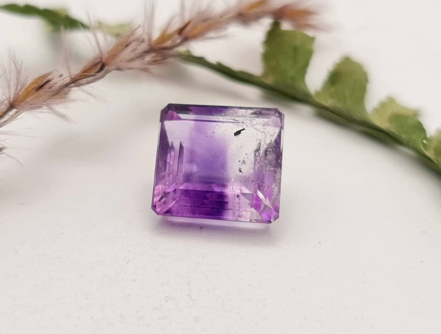 Echter facettierter Amethyst bicolor, rechteck violett weiss 11x10,8mm 6,47ct (Nr.757)