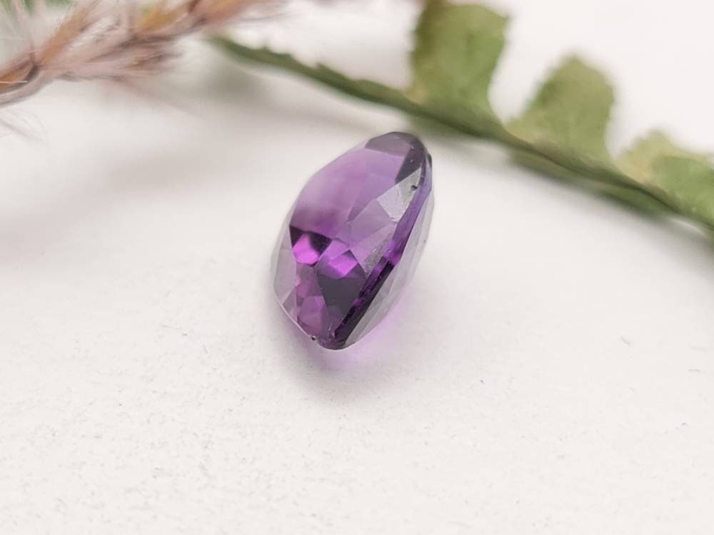 Echter facettierter Amethyst Tropfen violett lila 13,3x9,6mm 3,73ct (Nr.758)