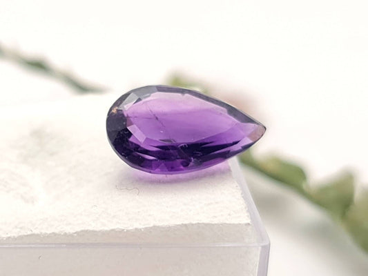 Echter facettierter Amethyst Tropfen, violett lila 13x8mm 3,42ct (Nr.812)