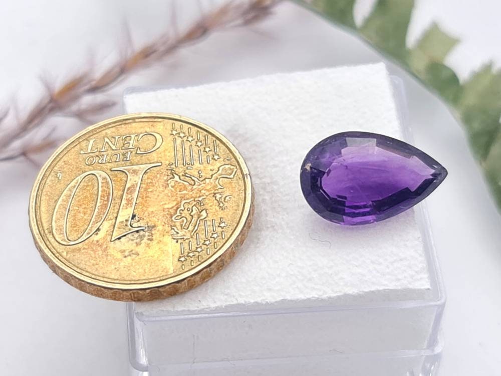 Echter facettierter Amethyst Tropfen, violett lila 13x8mm 3,42ct (Nr.812)