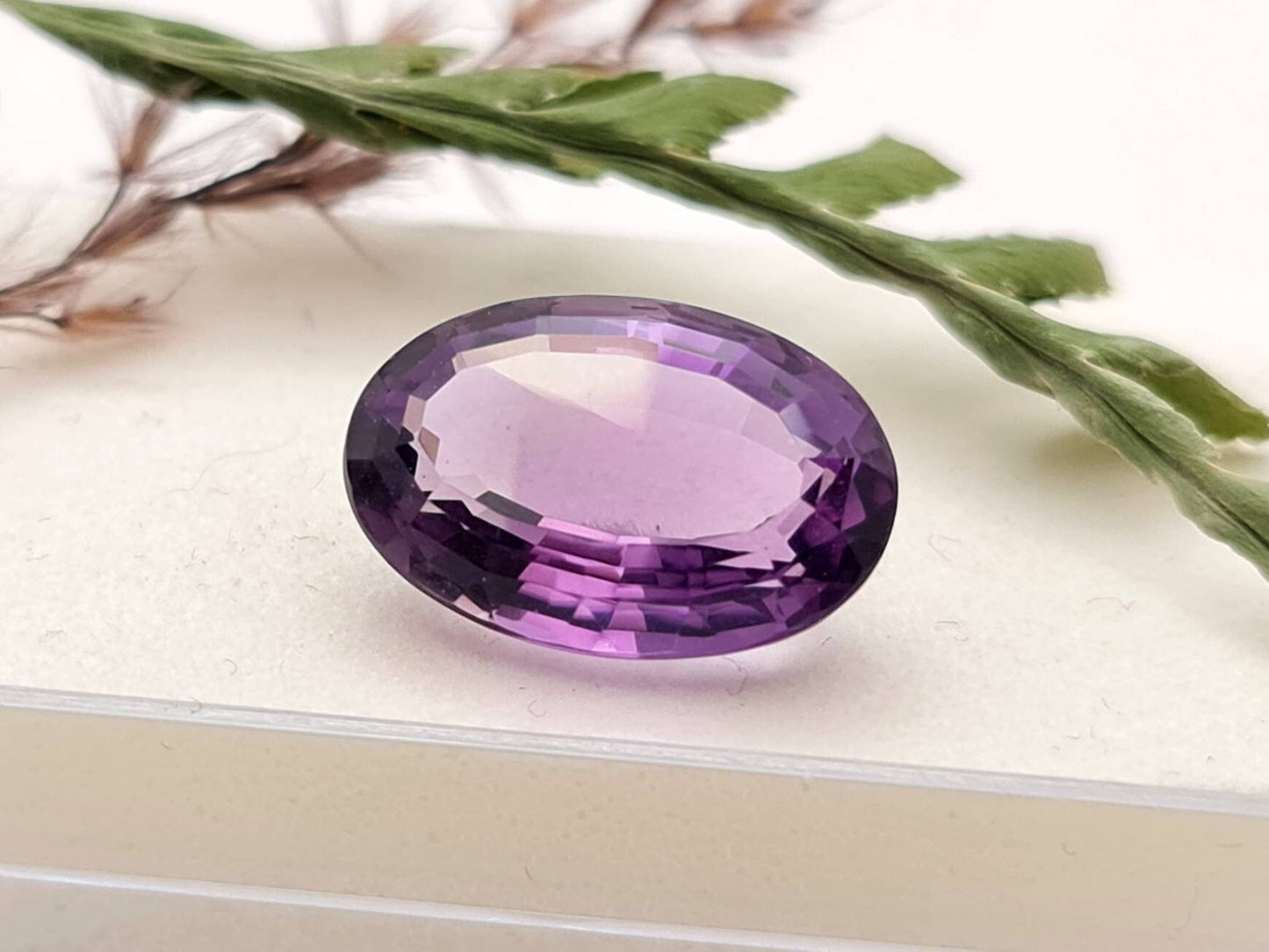 Echter facettierter Amethyst violett oval lila 17,9x12,1mm 11,7ct (Nr.817)