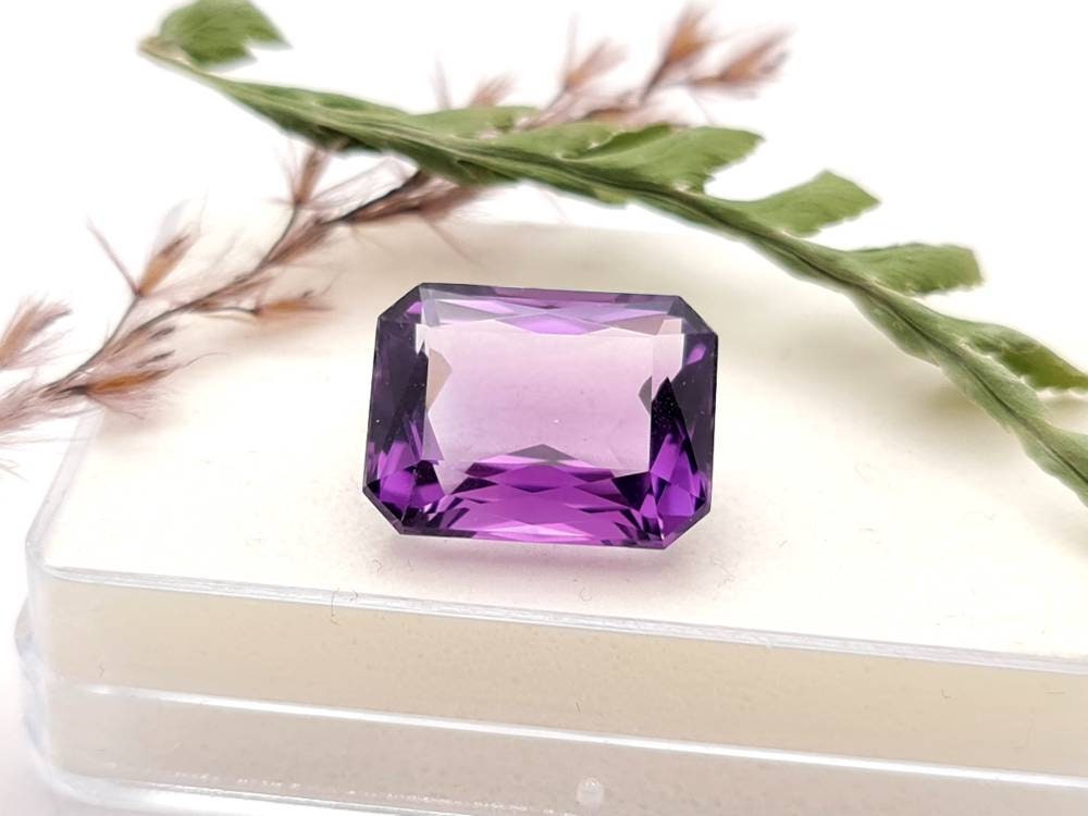 Echter facettierter Amethyst violett rechteck lila 16,2x12,6mm 12,9ct (Nr.818)