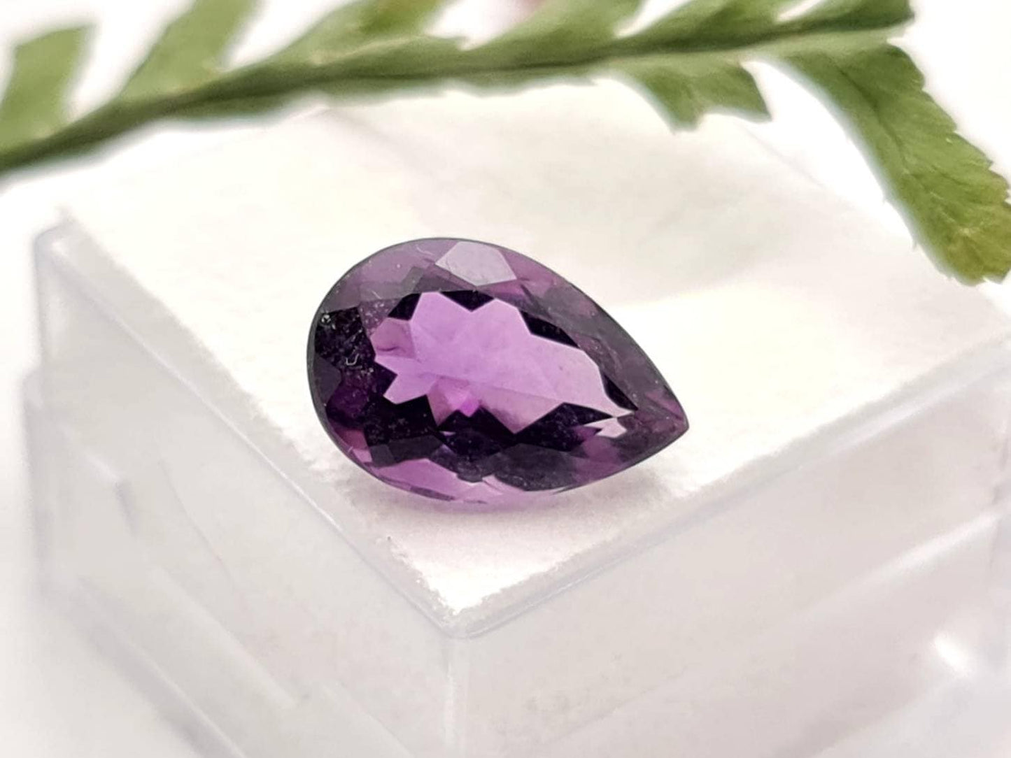 Echter facettierter Amethyst violett Tropfen lila 12,7x8,7mm 3,7ct (Nr.822)