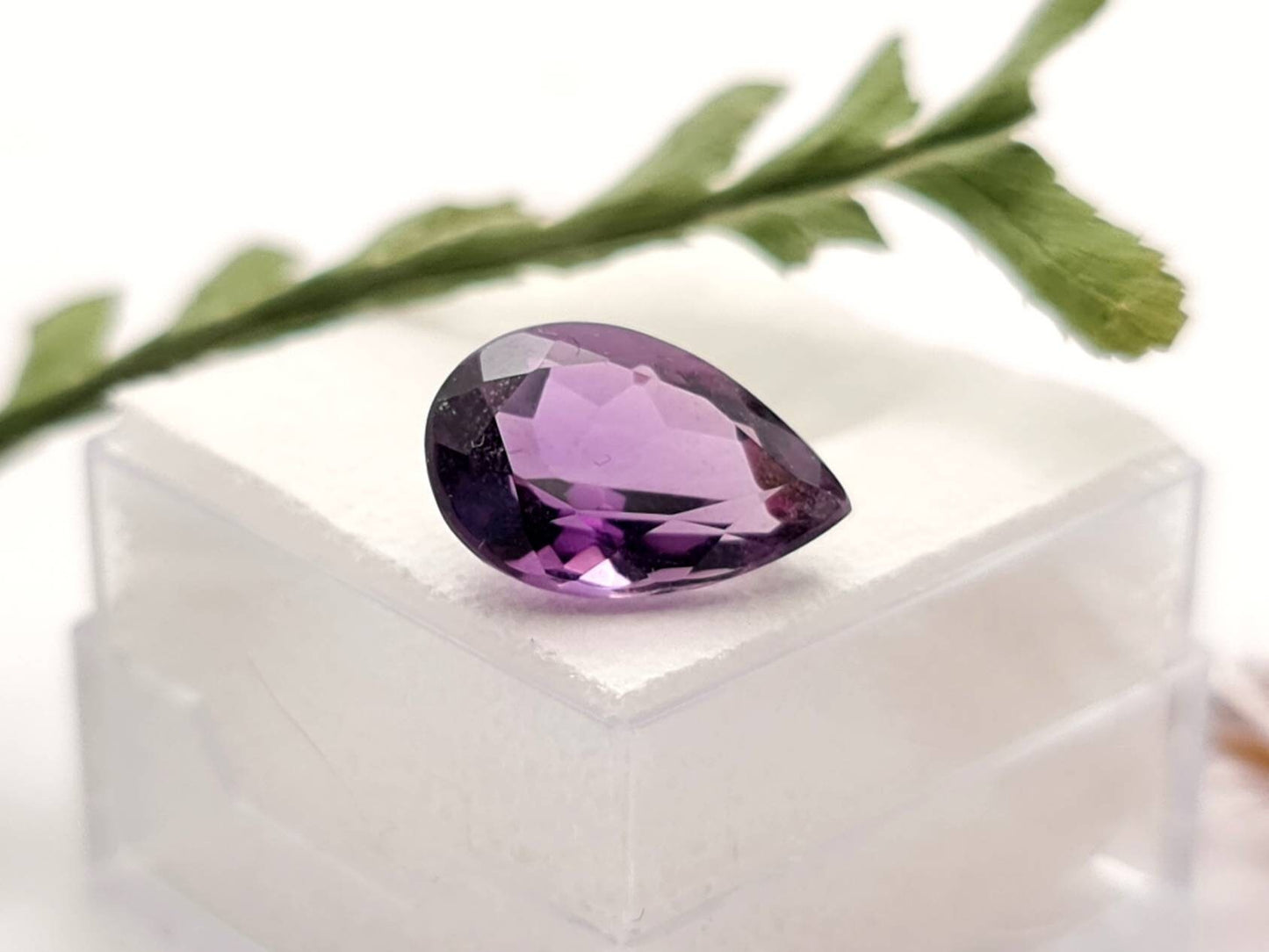 Echter facettierter Amethyst violett Tropfen lila 12,7x8,7mm 3,7ct (Nr.822)