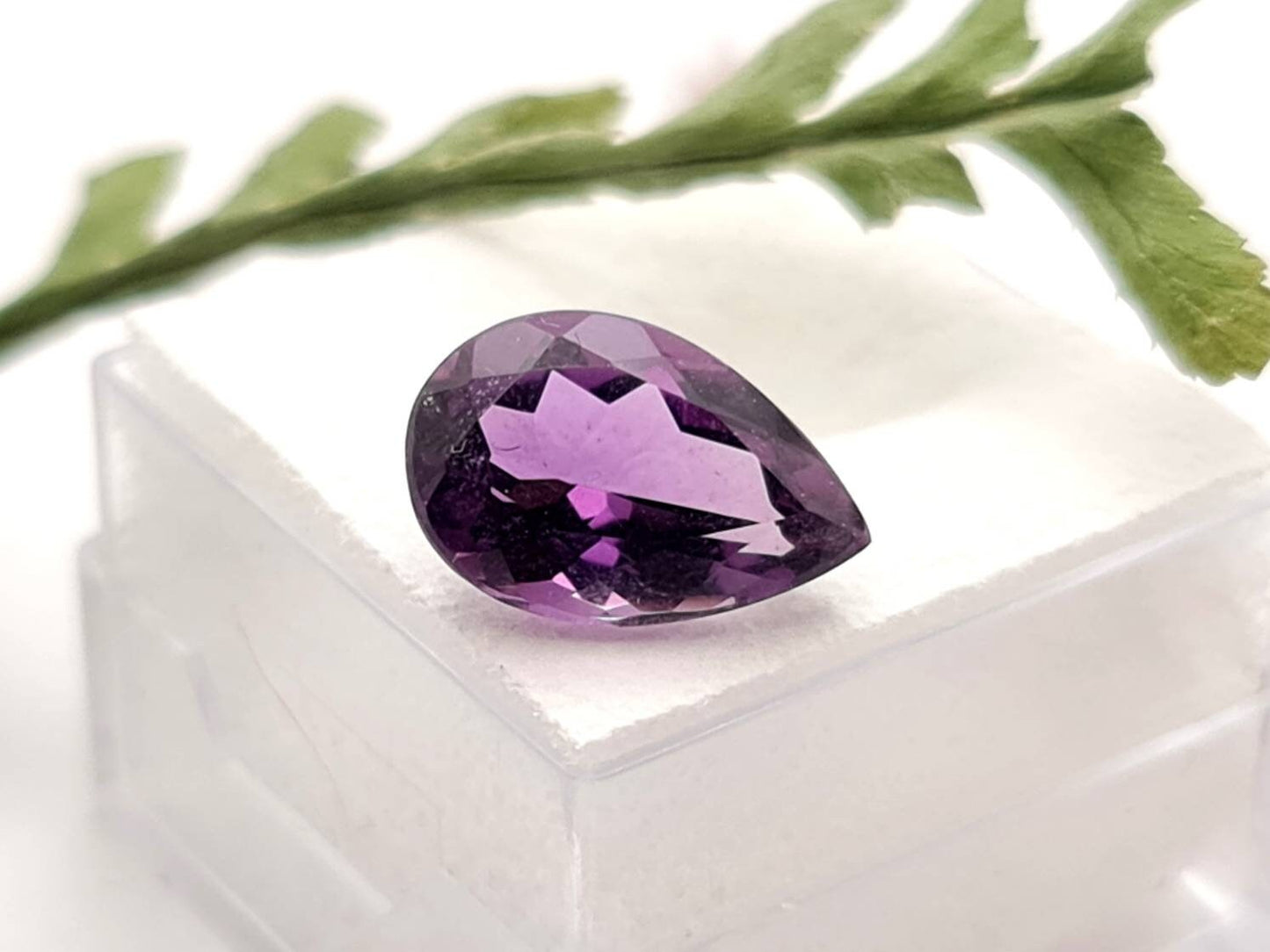 Echter facettierter Amethyst violett Tropfen lila 12,7x8,7mm 3,7ct (Nr.822)