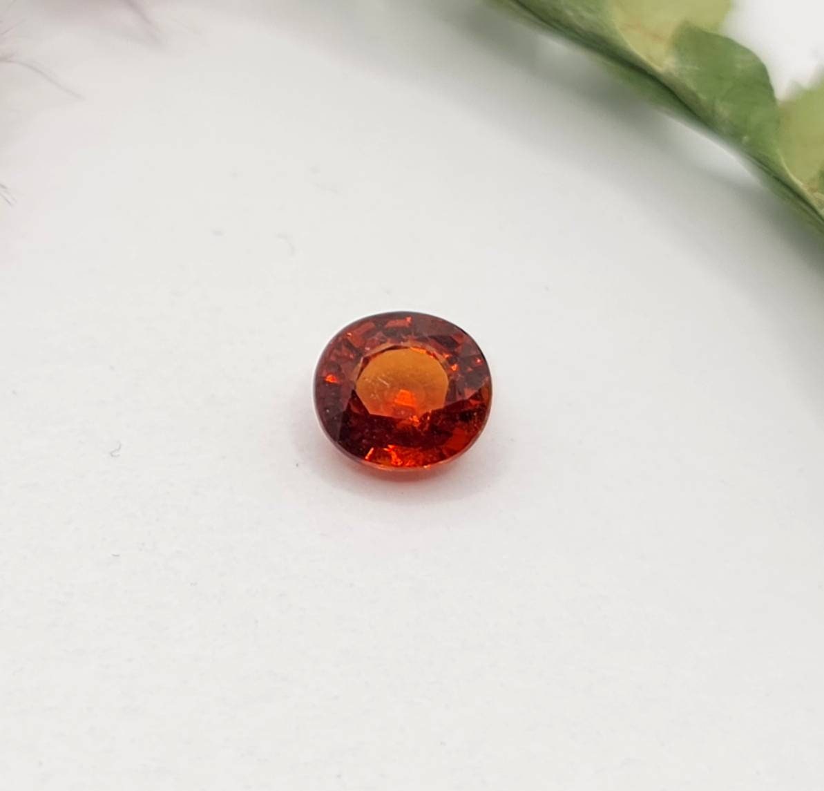 Feiner ovaler Mandaringranat, Spessartin, facettiert, orange 5,3x4,8mm 0,76ct (Nr.467)