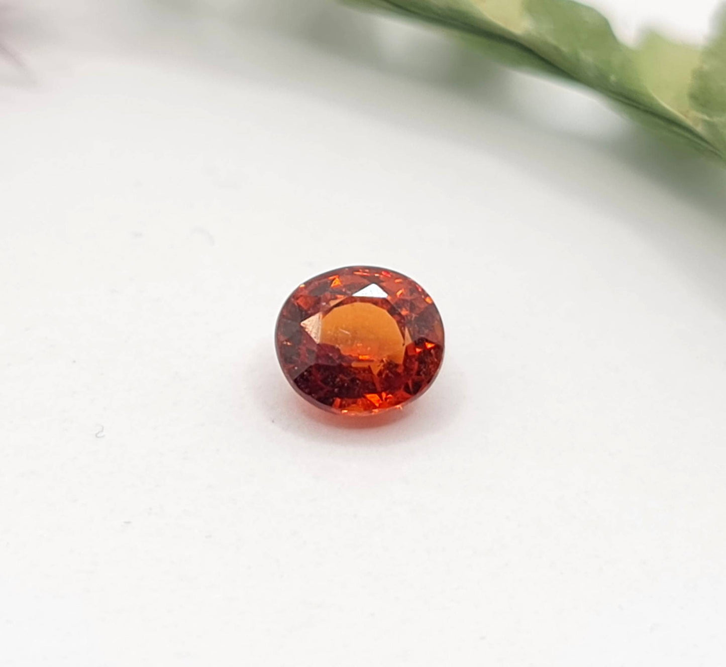 Feiner ovaler Mandaringranat, Spessartin, facettiert, orange 5,3x4,8mm 0,76ct (Nr.467)