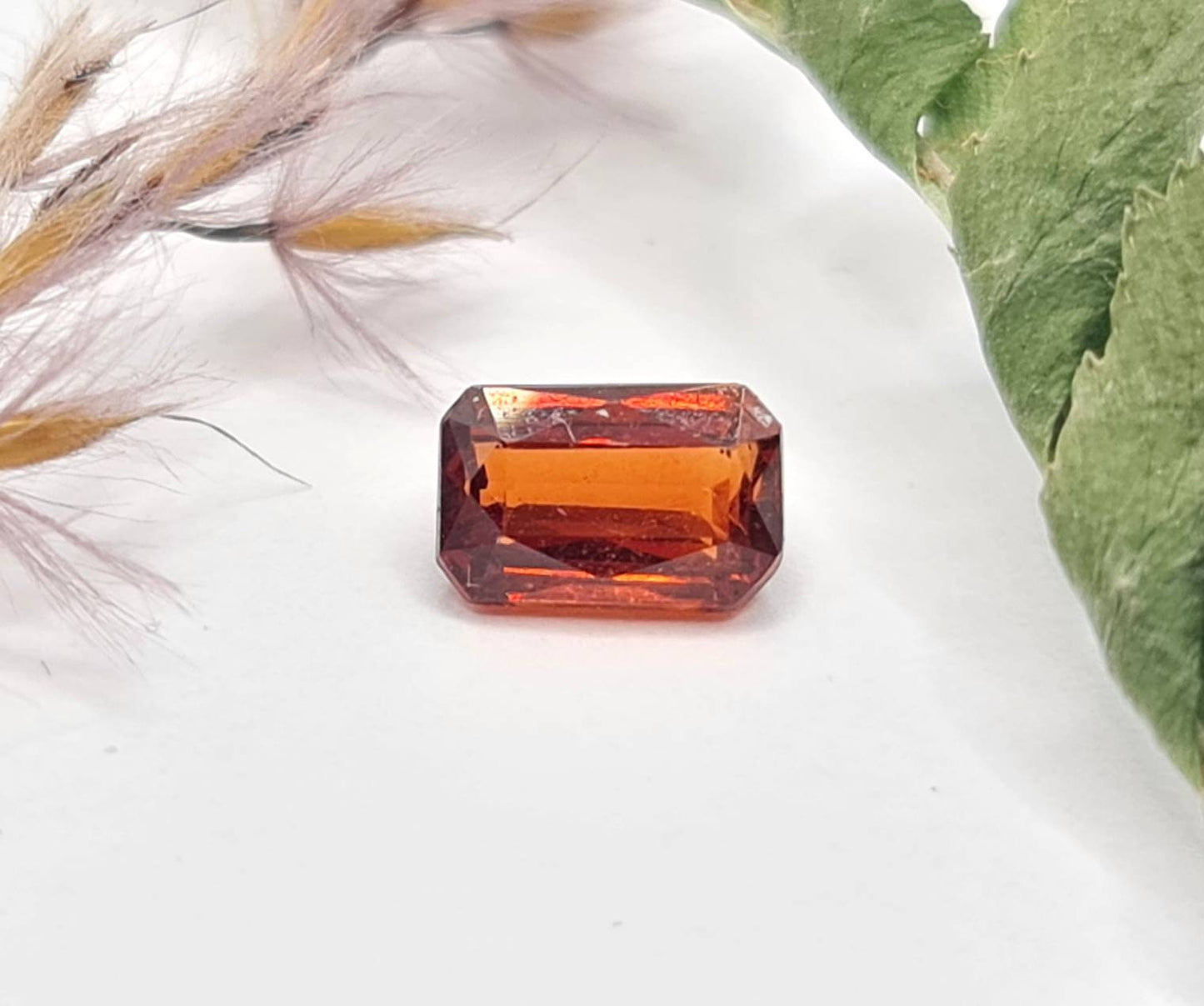 Feiner rechteckiger Mandaringranat facettiert orange Spessartin 6,6×4,3mm 1,16ct (Nr.469)