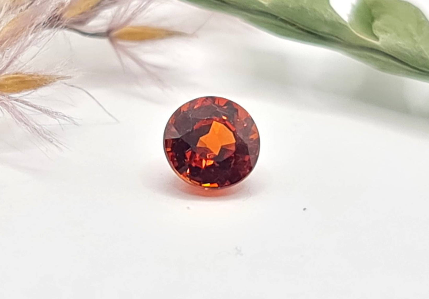 Feiner runderMandaringranat facettiert orange 5mm 0,74ct (Nr.472)