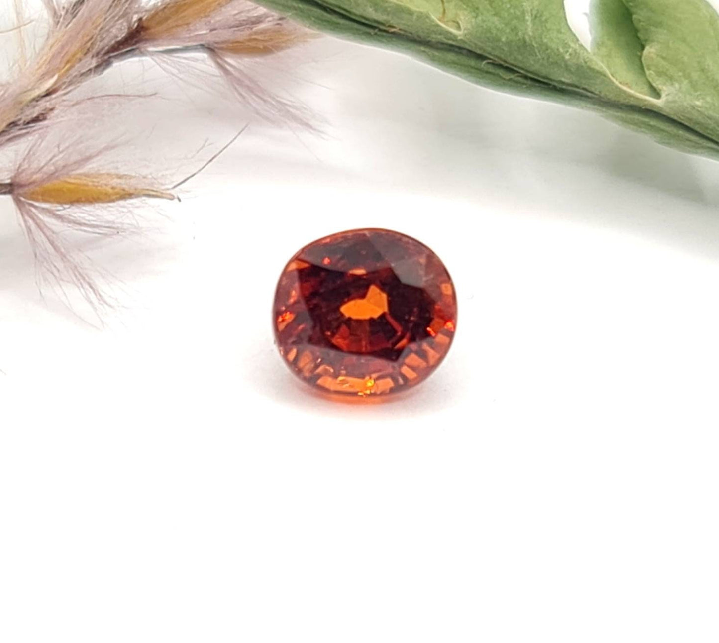 Facettierter ovaler Mandaringranat in orange 5,5x5,1mm 1,13ct (Nr.473)