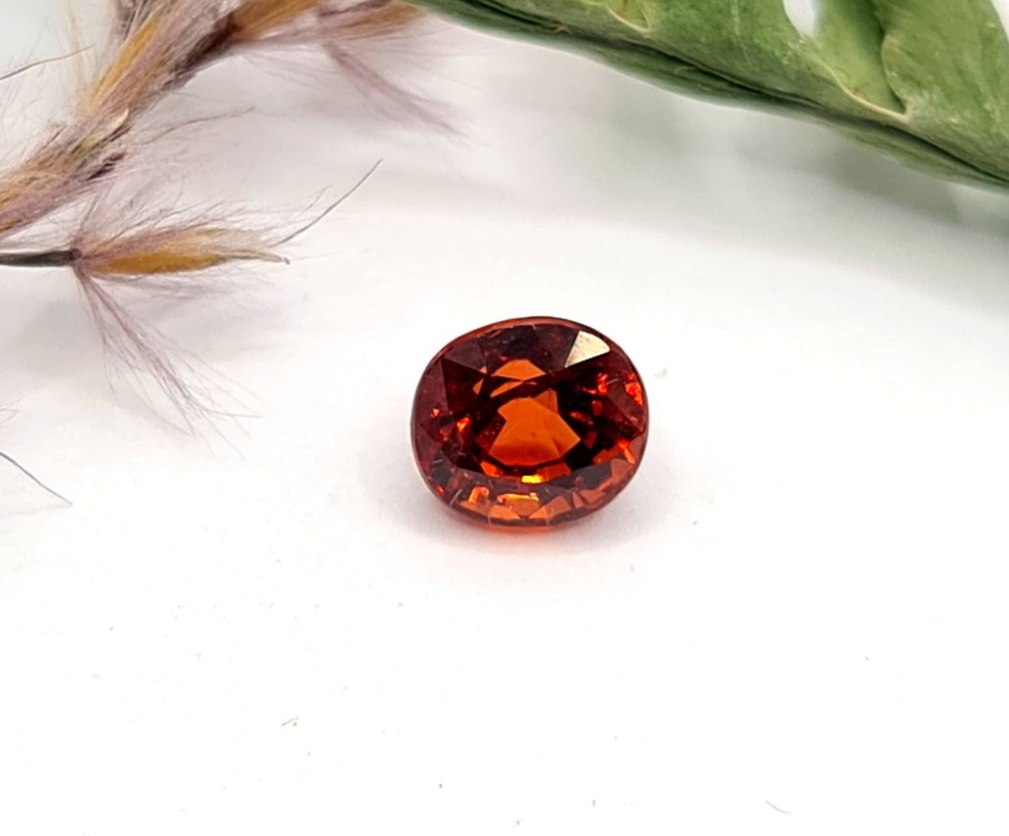 Facettierter ovaler Mandaringranat in orange 5,5x5,1mm 1,13ct (Nr.473)