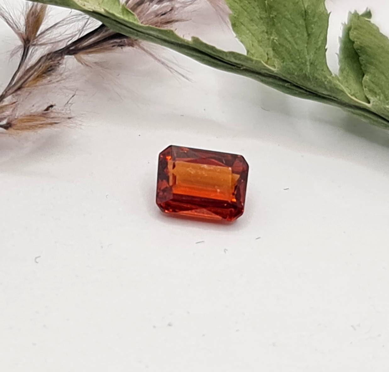 Mandaringranat rechteckig facettiert  orange 5,7x4,3mm 0,91ct (Nr.475)