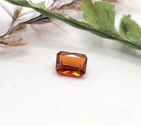 Mandaringranat rechteckig facettiert  orange 5,7x4,3mm 0,91ct (Nr.475)