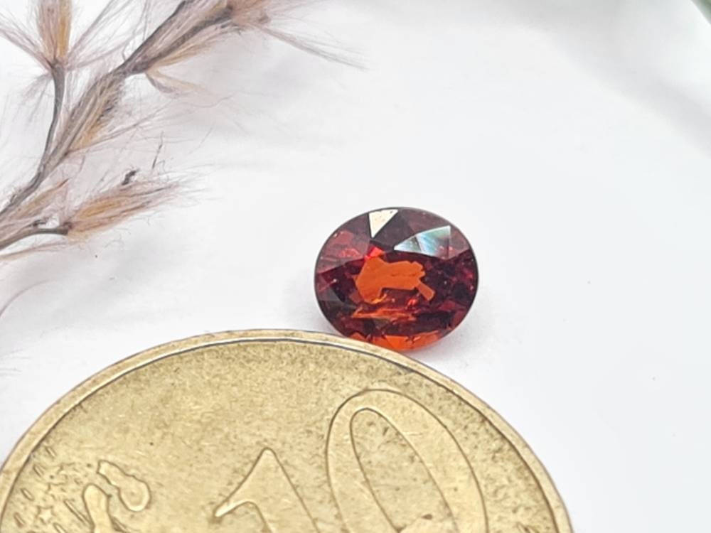 Mandaringranat oval facettiert orange 5,6x4,9mm 0,93ct (Nr.478)