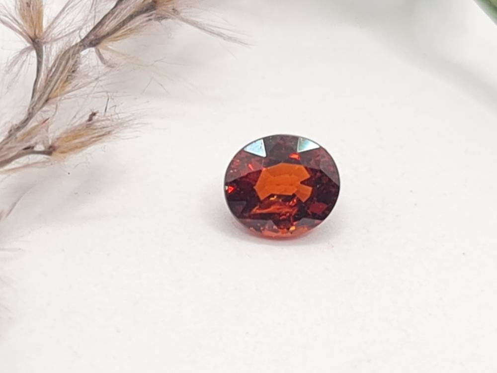 Mandaringranat oval facettiert orange 5,6x4,9mm 0,93ct (Nr.478)