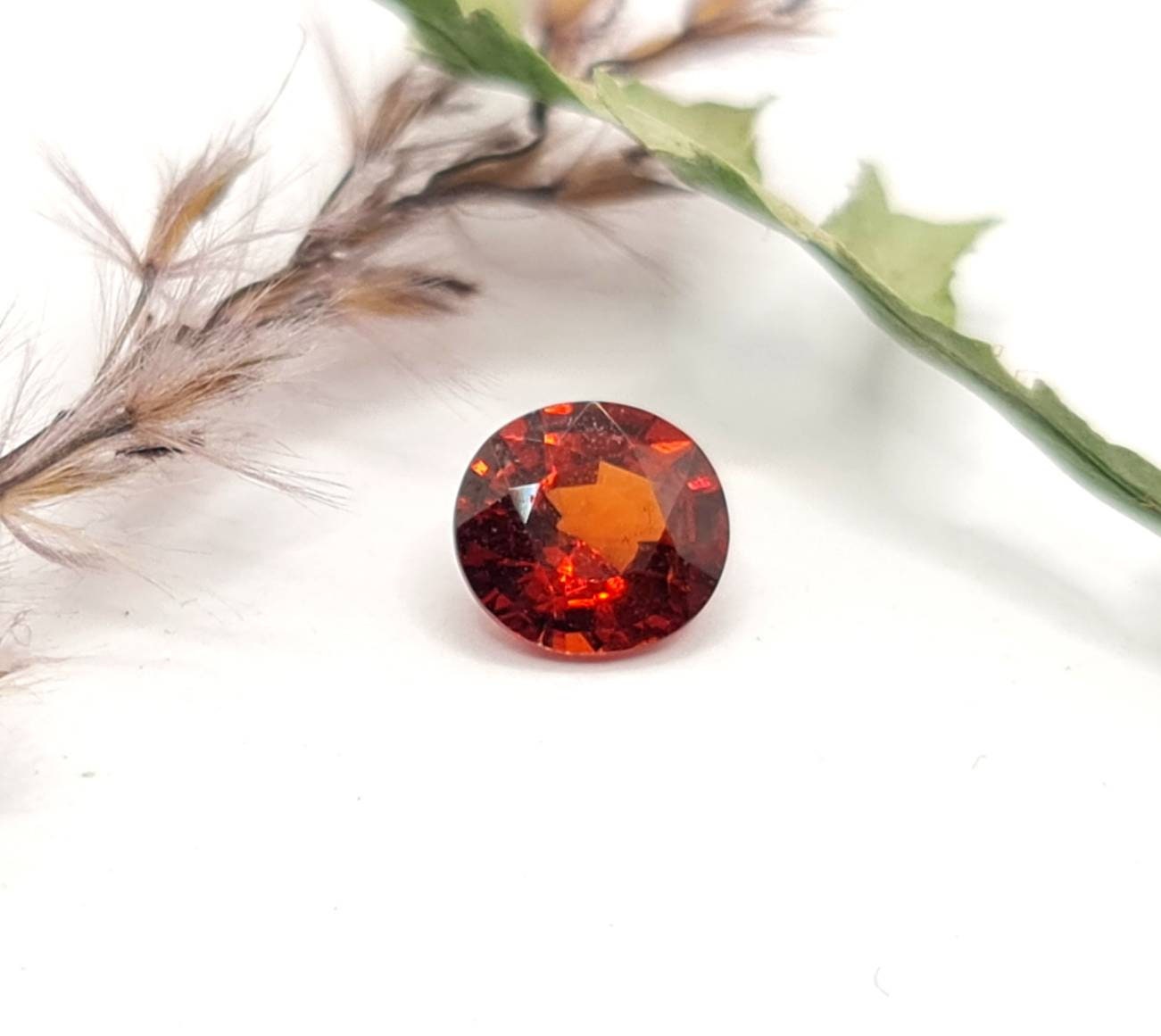 Oval facettierter Mandaringranat orange 6,4x5,9mm 1,12ct (Nr.479)