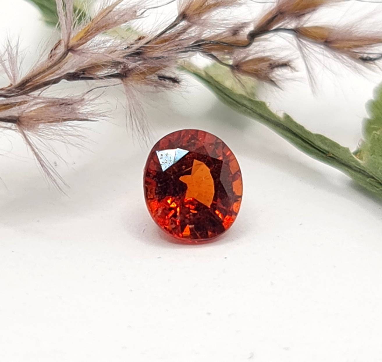 Herrlicher facettierter Mandaringranat oval orange Spessartin 6,4x5mm 1,30ct (Nr.483)