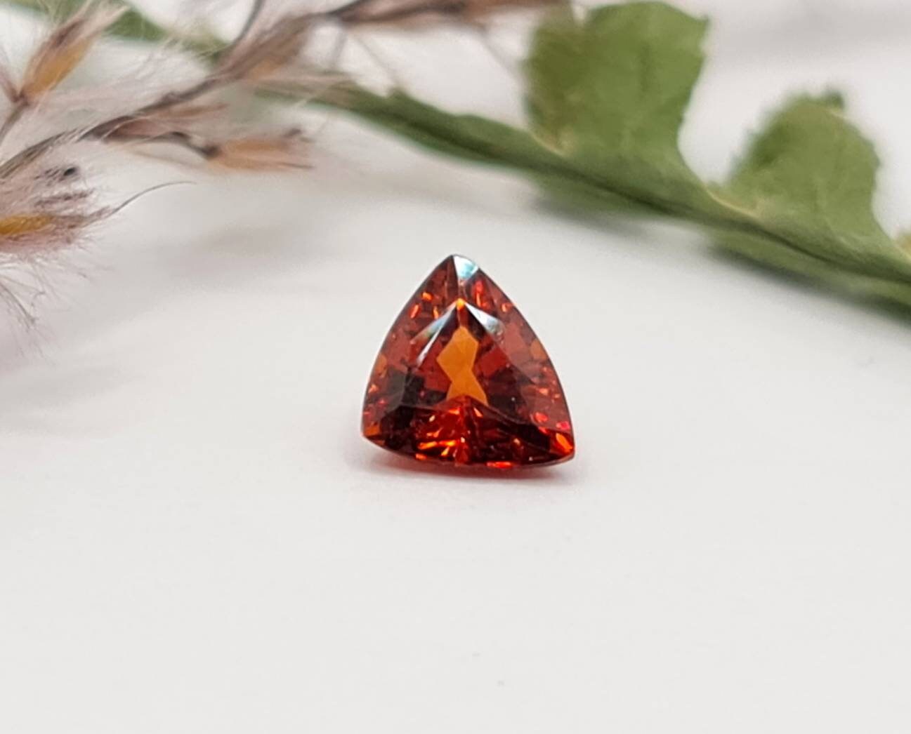 Dreieckig facettierter Mandaringranat orange Trilliant 6,6x5,5mm 0,93ct (Nr.485)