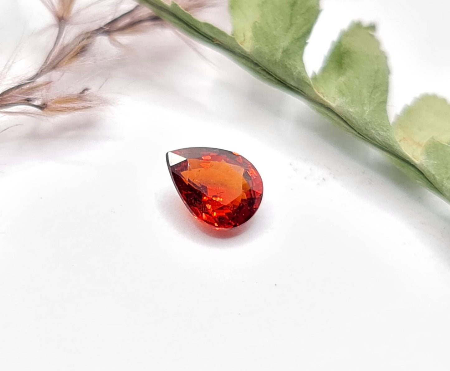 Facettierter orangefarbener Mandaringranat Tropfen Spessartin 6,5x5,2mm 0,87ct (Nr.494)