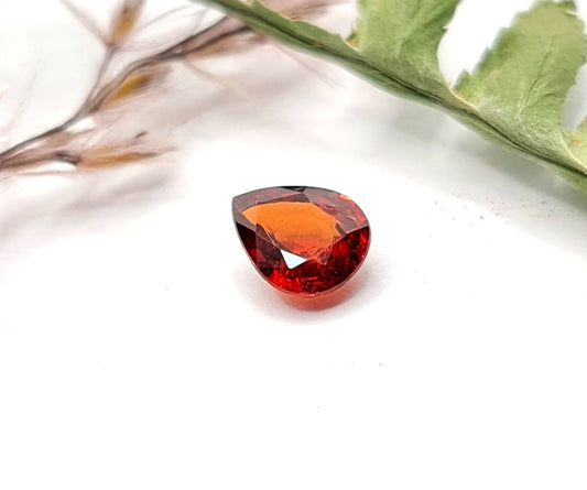 Facettierter orangefarbener Mandaringranat Tropfen Spessartin 6,5x5,2mm 0,87ct (Nr.494)