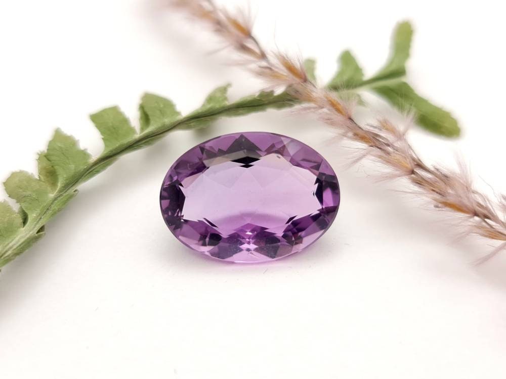 Echter facettierter Amethyst oval, violett lila 18,9x13,9mm 12,8ct (Nr.827)