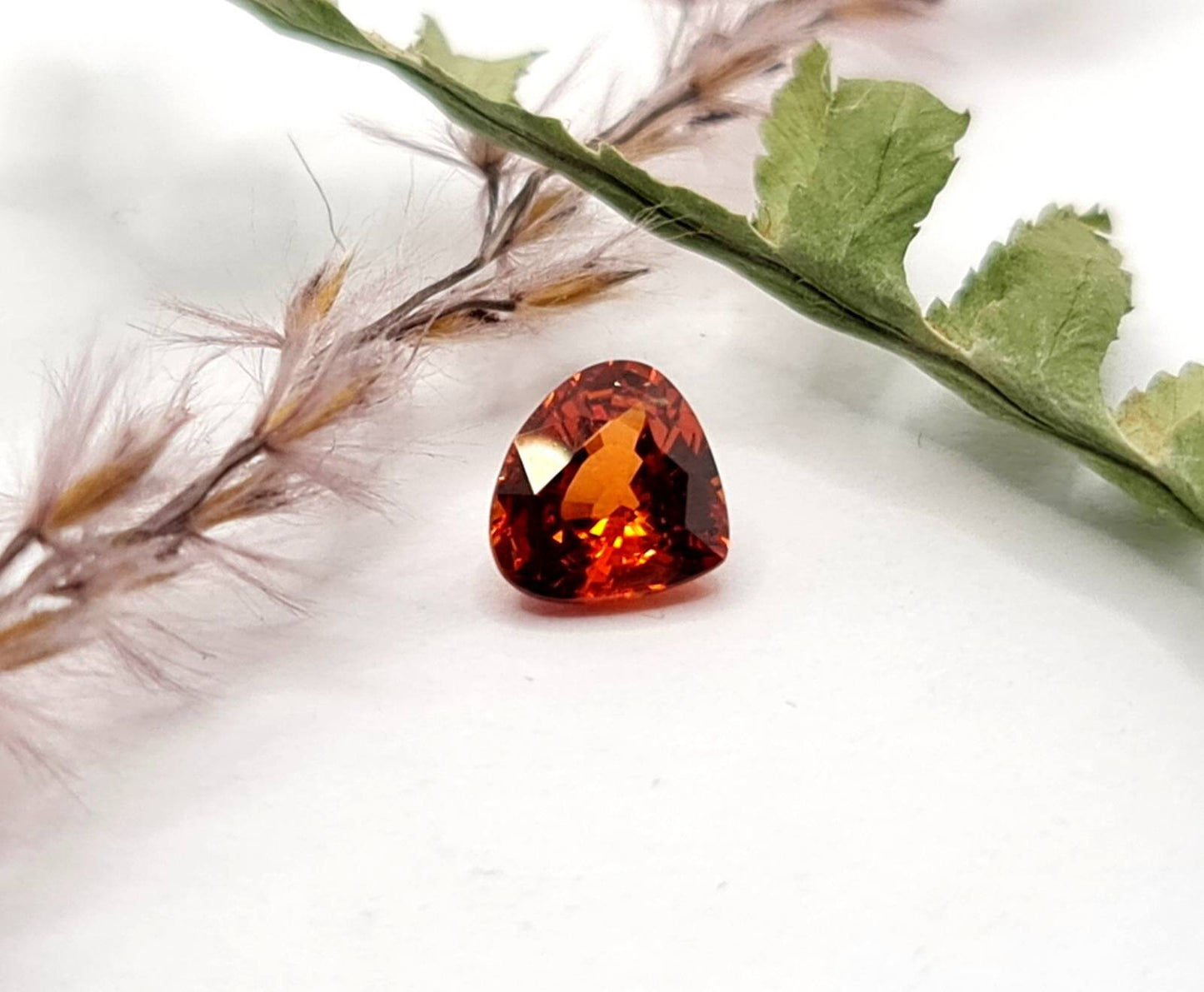 Facettierter Mandaringranat Spessartin Dreieck orange Trilliant 7x6,4mm 1,35ct (Nr.497)