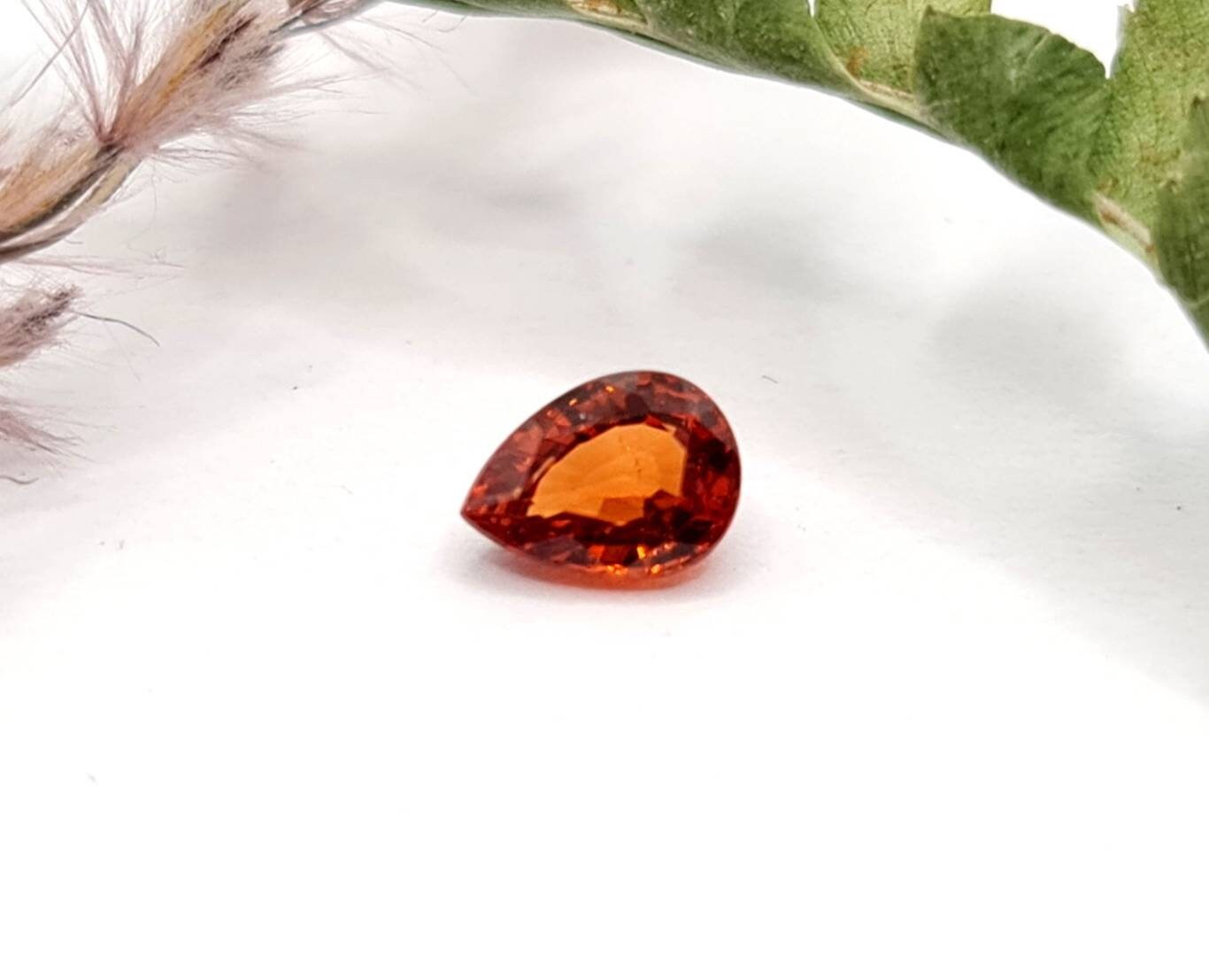 Facettierter orangefarbener Mandaringranat Tropfen Spessartin 6x4,5mm 0,69ct (Nr.501)