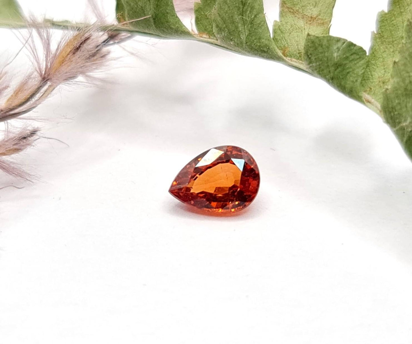 Facettierter orangefarbener Mandaringranat Tropfen Spessartin 6x4,5mm 0,69ct (Nr.501)