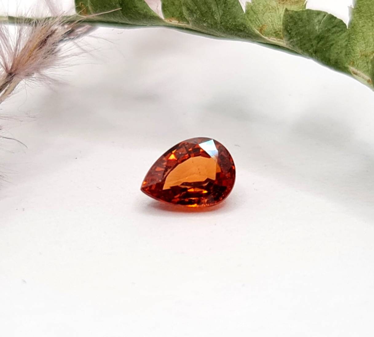 Facettierter orangefarbener Mandaringranat Tropfen Spessartin 6x4,5mm 0,69ct (Nr.501)