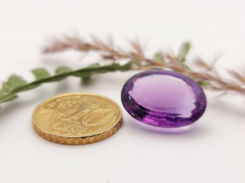 Echter facettierter Amethyst oval, violett lila 18,5x13,7mm  14,4ct (Nr.829)