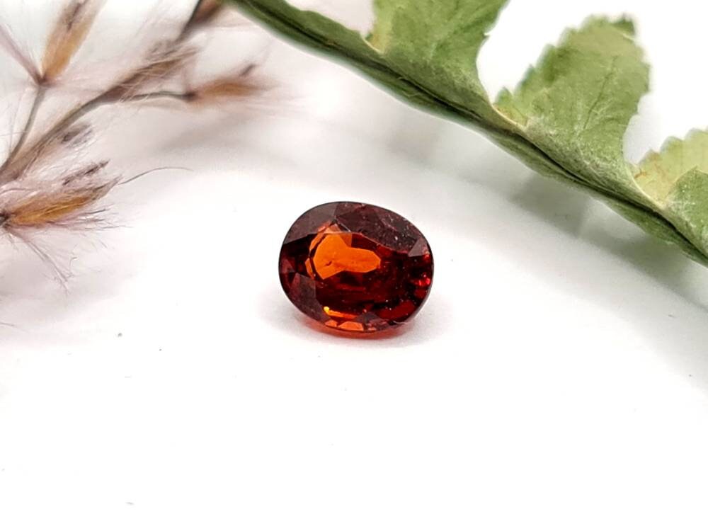 Oval facettierter Mandaringranat Spessartin orange 5,5x4,5mm 0,9ct (Nr.503)