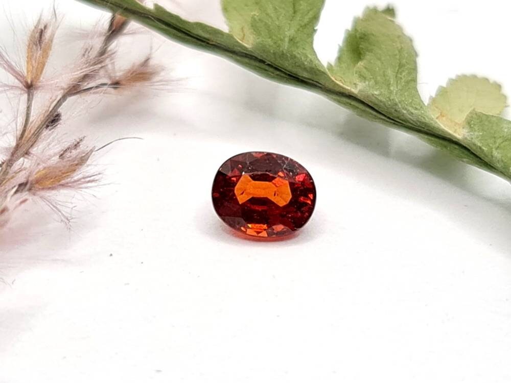 Oval facettierter Mandaringranat Spessartin orange 5,5x4,5mm 0,9ct (Nr.503)