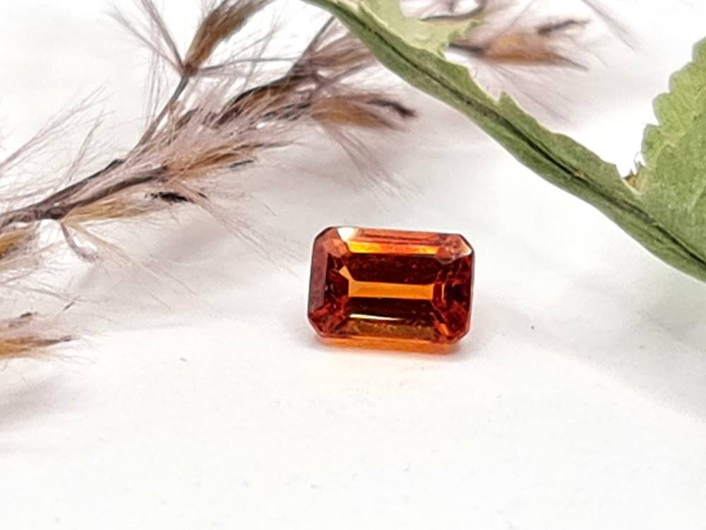 Rechteckig facettierter Mandaringranat, Spessartin orange 5,3x3,6mm 0,69ct (Nr.506)