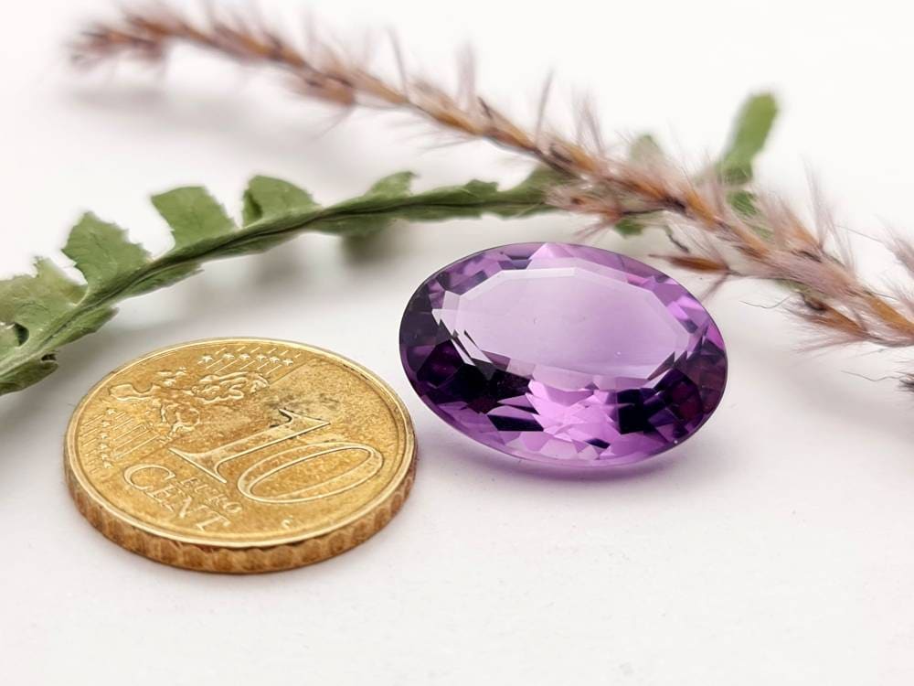 Echter facettierter Amethyst oval, violett lila 18,9x14mm 12,85ct (Nr.859)