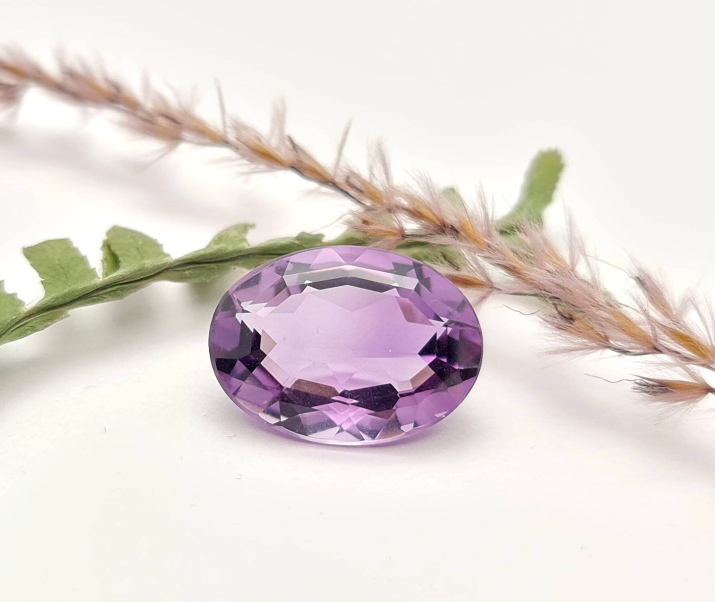 Echter facettierter Amethyst oval, violett lila 18,9x14mm 12,85ct (Nr.859)