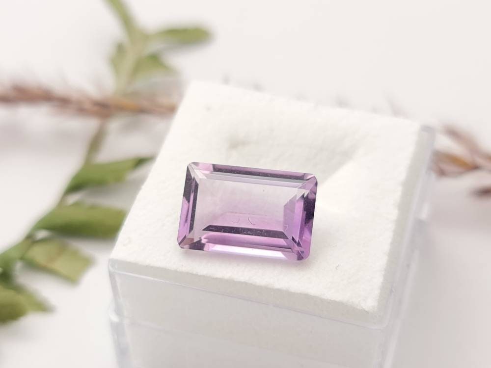 Echter facettierter Amethyst rechteck , violett lila 12,2x8,2mm 3,9ct (Nr.863)