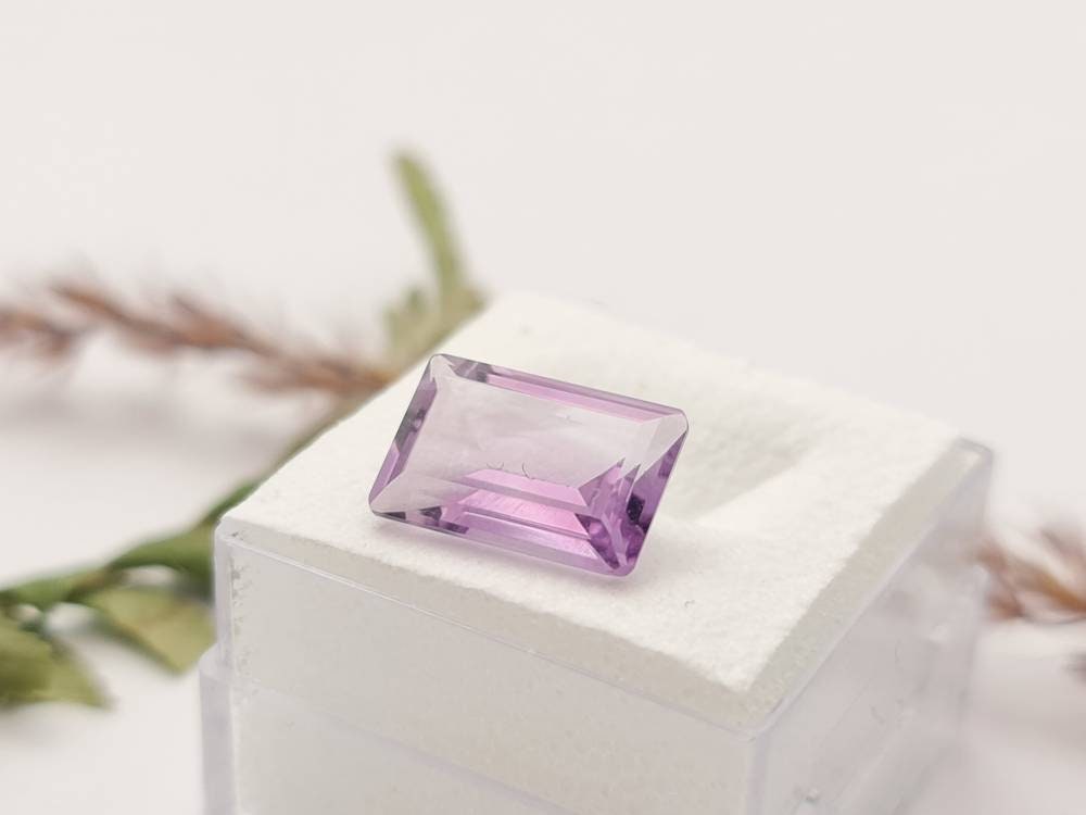 Echter facettierter Amethyst rechteck , violett lila 12,2x8,2mm 3,9ct (Nr.863)