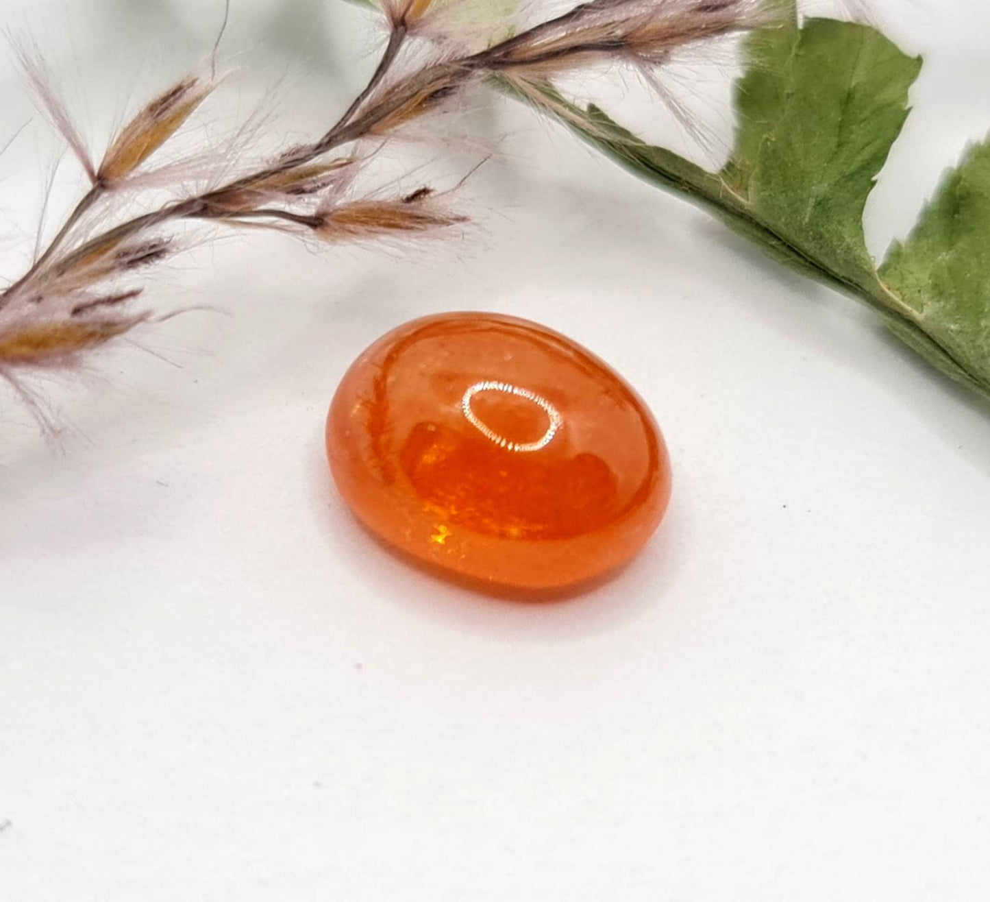 Ovales Mandarigranat Cabochon, Spessartin orange 10,5x8,3mm 5,06ct (Nr.517)