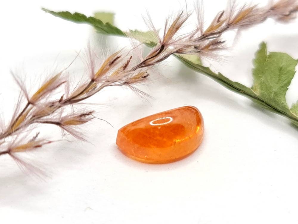 Mandaringranat Spessartin Cabochon Halbmond orange 11,7x6mm 4,08ct (Nr.525)