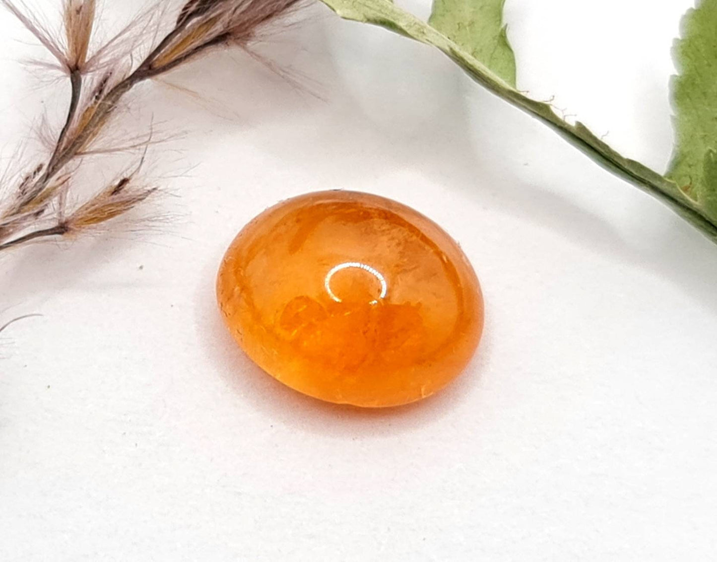 Ovaler orangefarbener Mandaringranat Spessartin Cabochon 11,1x9,2mm 5,86ct (Nr.539)