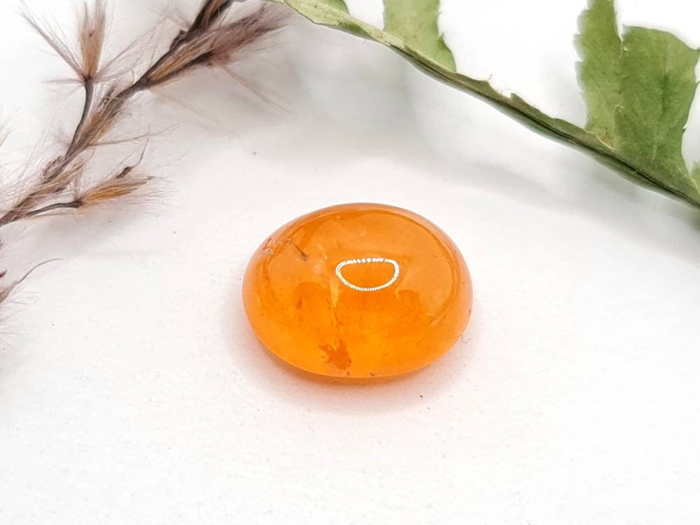 Ovaler orangefarbener Mandaringranat Spessartin Cabochon 11,6x9,5mm 7,61ct (Nr.543)