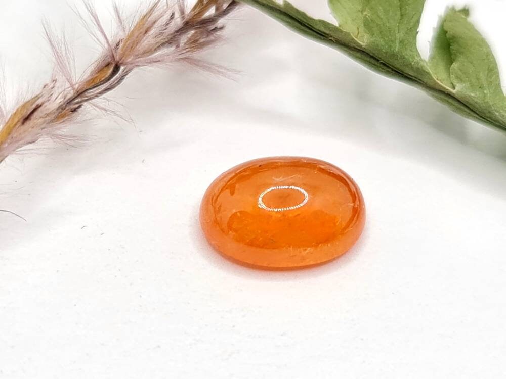 Ovales orangefarbenes Mandaringranat Cabochon Spessartin 10,6x8,2mm 4,14ct (Nr.548)