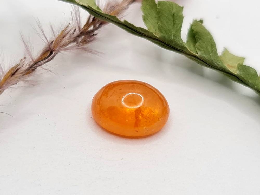 Ovales orangefarbenes Mandaringranat Cabochon Spessartin 11,8x9,5mm 6,92ct (Nr.549)