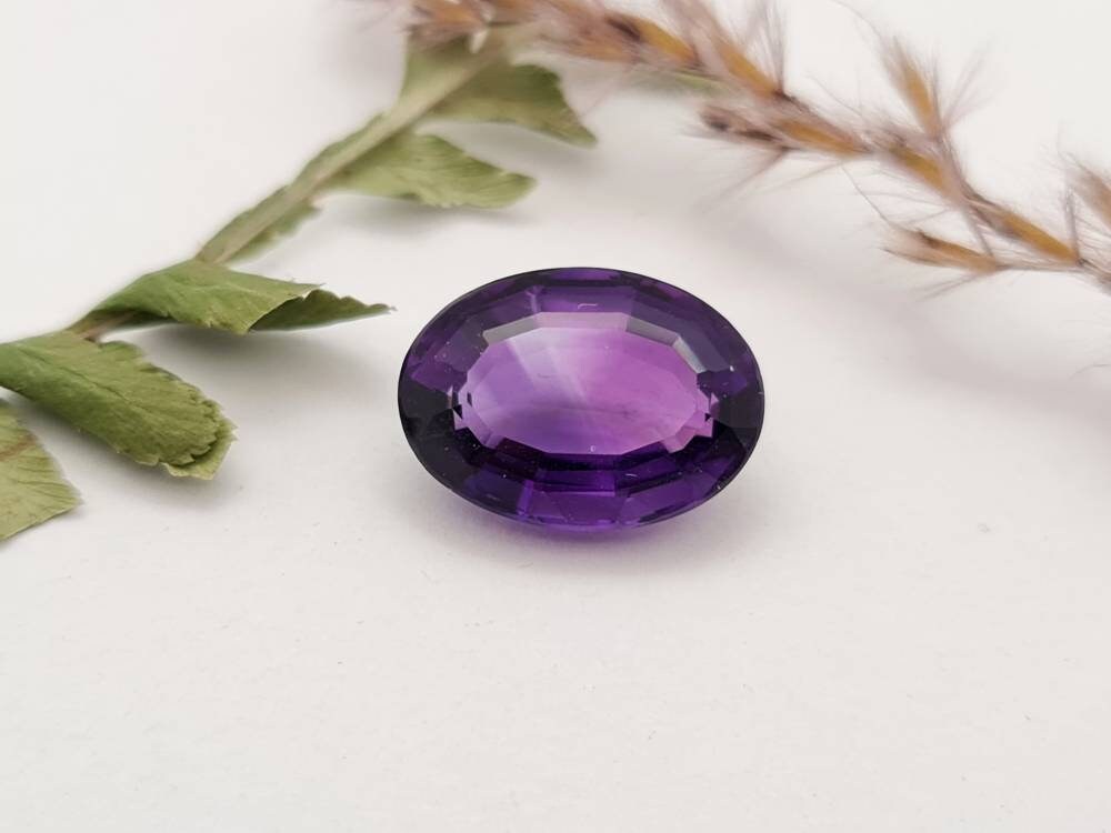 Echter facettierter Amethyst oval, violett lila 14,8x10,8mm 7,0ct (Nr.873)