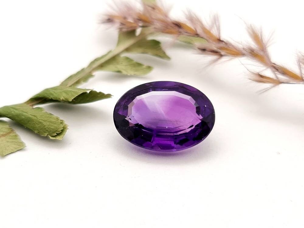 Echter facettierter Amethyst oval, violett lila 14,8x10,8mm 7,0ct (Nr.873)