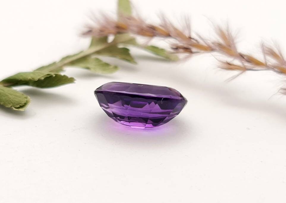 Echter facettierter Amethyst oval, violett lila 14,8x10,8mm 7,0ct (Nr.873)