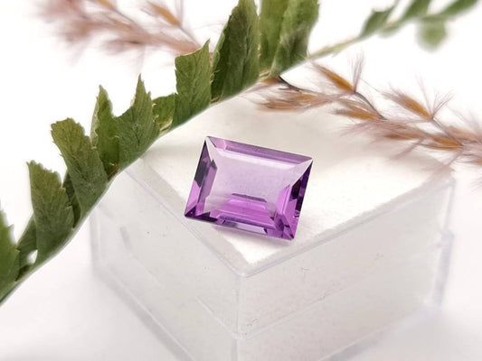 Echter facettierter Amethyst rechteck , violett lila 10,1x8mm 3,3ct (Nr.880)